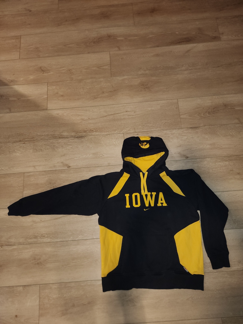 Vintage Y2K Nike Iowa Hawkeyes NCAA Embroidered Logo Spellout Men's Size Large